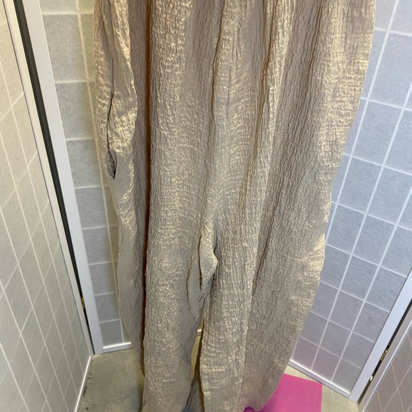 ZARA WOMAN STRUCTURED RUFFLE
WIDD LEG JUMPSUIT - Picture 6 of 10